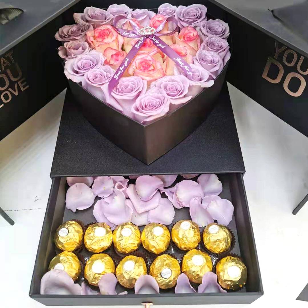 Flower-Box-heart-shape-with-Chocolate-3.jpg