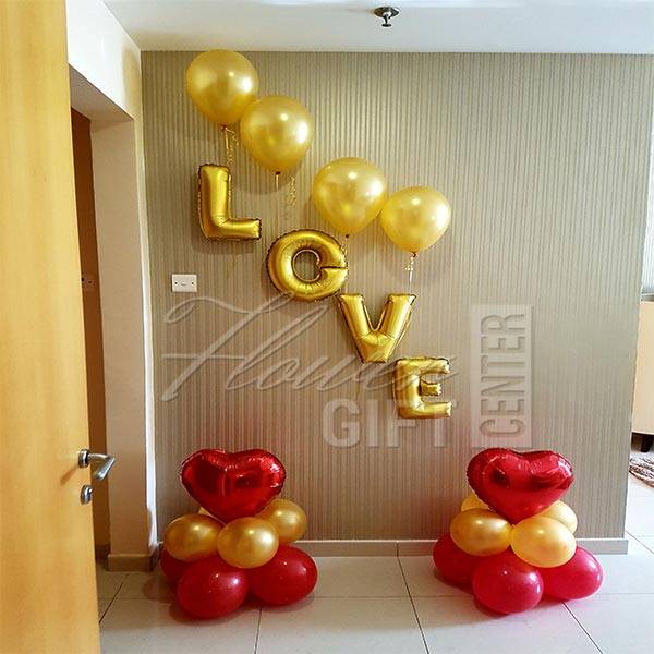 Love Wall And Balloon Stand