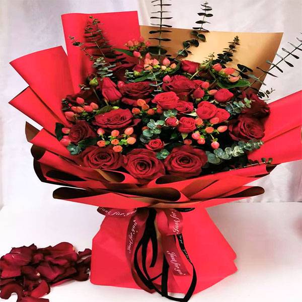 Romantic Red Bouquet | Flower Gift Center