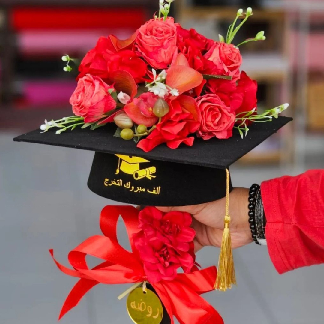 Graduation Wishes Cap Style with Flowers