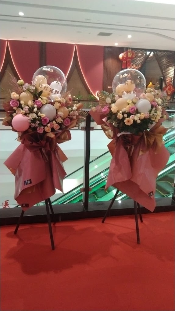 Flower Stand with Balloons | Flower Gift Center